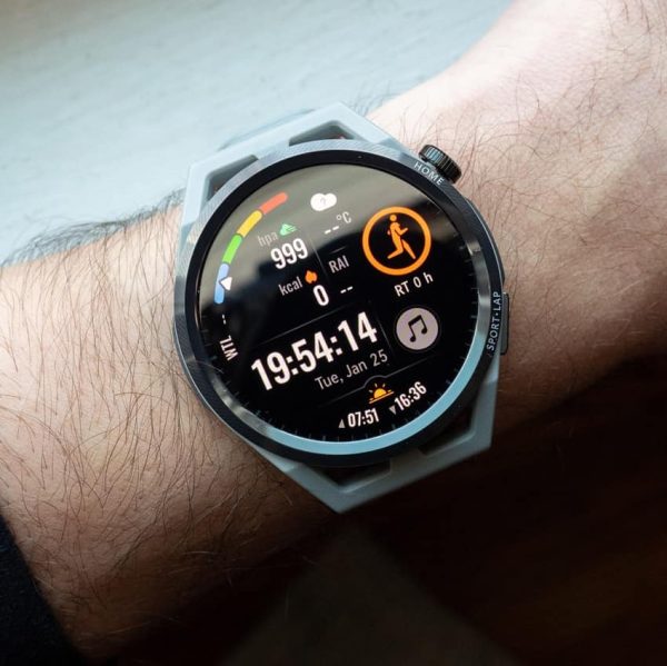 Huawei pametni sat GT Runner crni